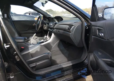 2017 Honda Accord Sport z USA, uszkodzony, nr VIN 1HGCR2F54HA026240